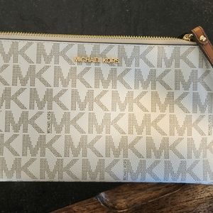 MK Michael Kors large wristlet vanilla